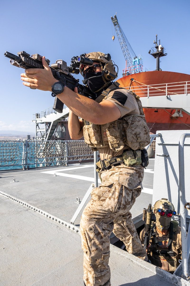 XRP_Avegerzs's tweet photo. US Navy SEALs and Cyprus MYK
#HappyWeekend #Guyswithguns https://t.co/nBmc7cEszd