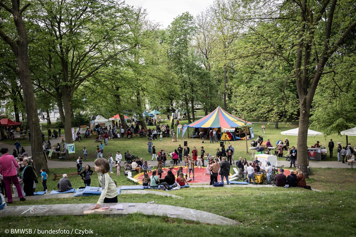 In Bremen-Huckelriede fand heute die Auftaktveranstaltung für den bundesweiten #TagDerStädtebauförderung statt. Beeindruckend zu sehen, was die #Städtebauförderung vor Ort bewirkt - für attraktive, lebendige und soziale Quartiere.