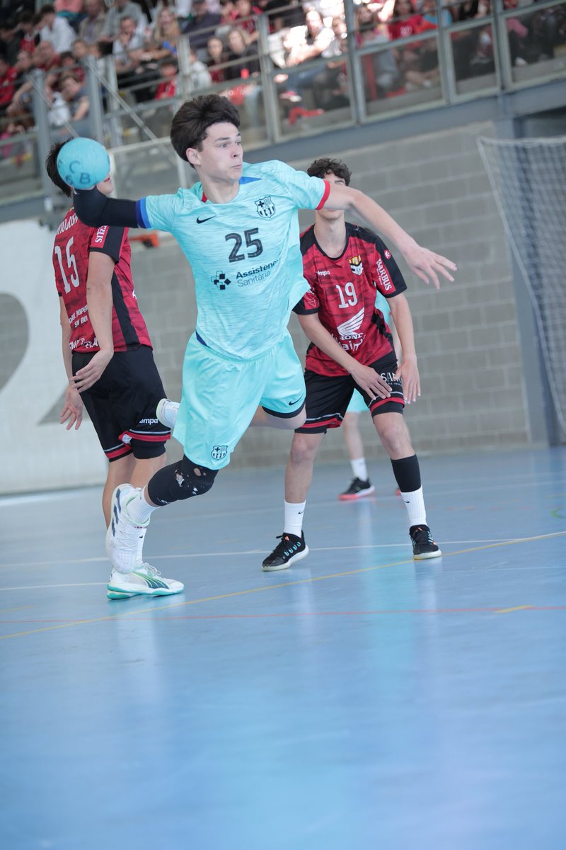 💥 Granollers i el Barça Cadet A, que s'enfrontaran demà a la final de la Lliga Catalana Cadet Masculina, després de guanyar al Club Handbol Sant Andreu A i l'Handbol Cooperativa Sant Boi, per 38 a 29 i 21 a 39,respectivament.

🙌Enhorabona!

#HandbolCatalà

📷 Bernat Serra