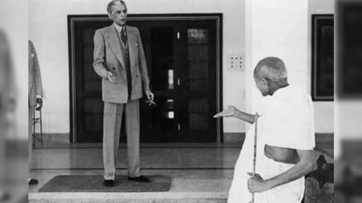 1939: Gandhi And Jinnah Arguing on some issue.