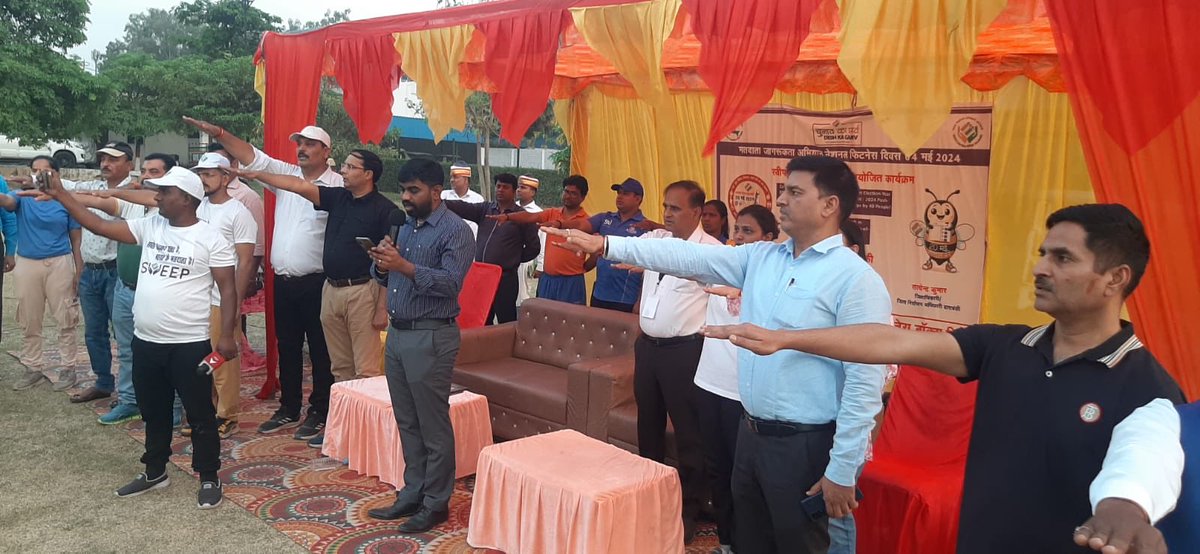 informatio80837's tweet photo. लोकसभा सामान्य निर्वाचन की प्रक्रिया के अंतर्गत आज स्वीप गतिविधियो में के.एन.एस. मेमोरियल इंस्टीट्यूट ऑफ मेडिकल साइंसेज़ में मतदाता जागरूकता अभियान के नेशनल फिटनेस डे कार्यक्रम में युवाओं द्वारा 20 जंपिंग जैक, 5 रस्सी एक्टिविटी, 2024 पुशअप किया गया।⁦@ceoup⁩ ⁦@UPGovt⁩ https://t.co/48Mqkwu4iA