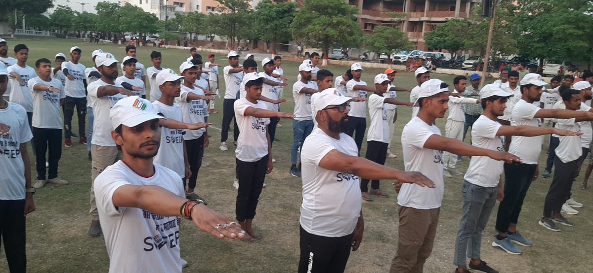 informatio80837's tweet photo. लोकसभा सामान्य निर्वाचन की प्रक्रिया के अंतर्गत आज स्वीप गतिविधियो में के.एन.एस. मेमोरियल इंस्टीट्यूट ऑफ मेडिकल साइंसेज़ में मतदाता जागरूकता अभियान के नेशनल फिटनेस डे कार्यक्रम में युवाओं द्वारा 20 जंपिंग जैक, 5 रस्सी एक्टिविटी, 2024 पुशअप किया गया।⁦@ceoup⁩ ⁦@UPGovt⁩ https://t.co/48Mqkwu4iA