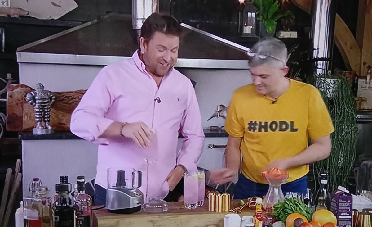 Did anyone else notice this on the biggest & most popular Cooking show on Prime Time mainstream media in #UK TV ❔👀🙂👍
 World renowned Bar Tender Merlin Griffiths wearing a #Bitcoin  #HODL T-shirt on #JamesMartin for 2.5 Hours today. #ITV 👀🙂👍🇬🇧