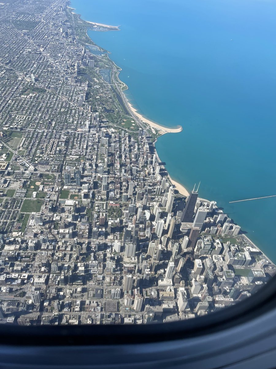 Travel day. Flying over the California coast with snow capped mountains in the distance, then looking down over Chicago. Next stop Pennsylvania to see family and friends😊 #travelling #travelday #chicago #orangecounty