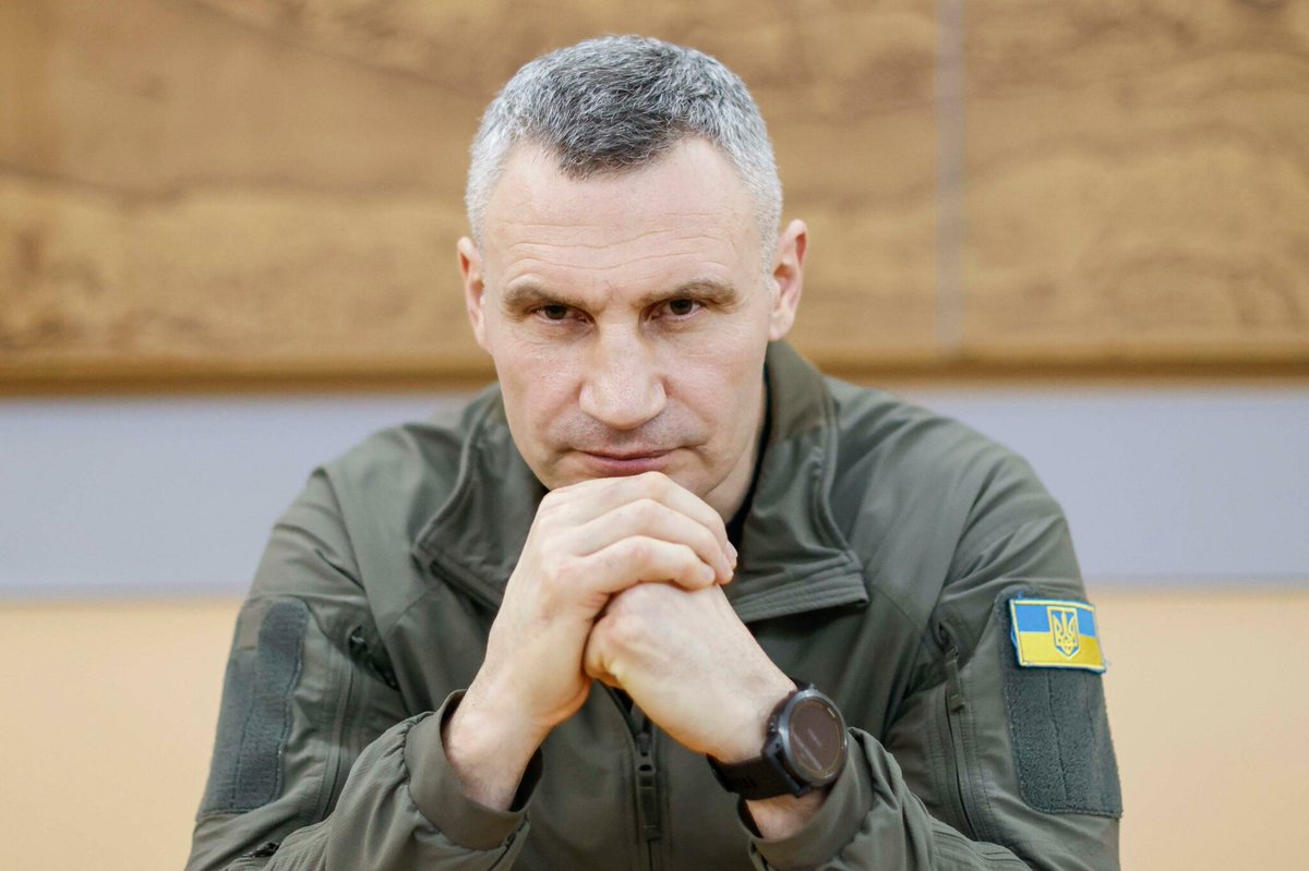 Le maire de Kiev préfère des armes plutôt que des soldats Vitali Klitschko estime que le besoin d’un soutien en troupes «n’est pas aussi aigu» que la nécessité d’envoyer des armes et des munitions aux armées ukrainiennes ➡️ l.leparisien.fr/5IIr