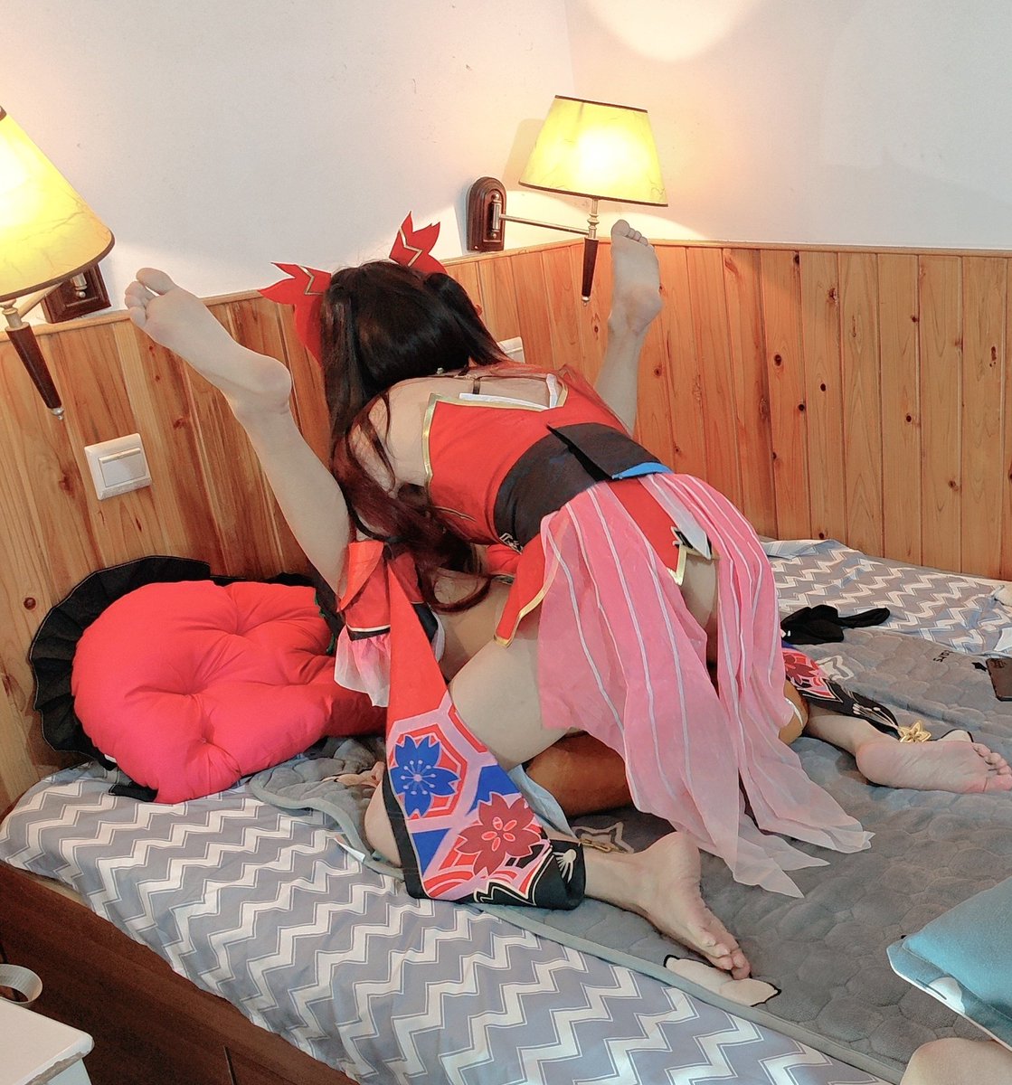 刚刚不是嚣张的很嘛😋现在怎么把脚翘这么高😎👋🏻

四脚朝天小乌龟: <a href="/xiongzheng999/">Receive_🍡溪溪🌸</a> 
猛男花火: <a href="/bella46972008/">猫离睡不醒</a>