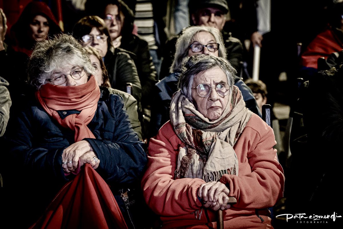 “ Ha pasado que el llanto se convierte en palabras,ha pasado que un hombre se convierte en palabras ..”

Acto de @CosseCarolina 

Santa Lucía - Canelones

#fotografoslatam #people_infinity_ #fotoperiodismo #exploretheworld #great_capture_people #worldpressphoto