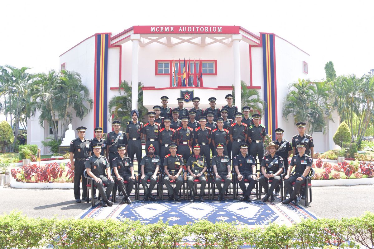 “𝐀𝐰𝐚𝐫𝐝 𝐂𝐞𝐫𝐞𝐦𝐨𝐧𝐲 𝐨𝐟 𝐓𝐄𝐒-43 𝐂𝐨𝐮𝐫𝐬𝐞”

Meritorious #OfficerCadets of TES-43 Course of Cadet Training Wing, #CTW, #MCEME were felicitated by Lt Gen Neeraj Varshney, the #Comdt at an impressive Awards Ceremony. 
WCC D Subash was adjudged 1st in the Order of…