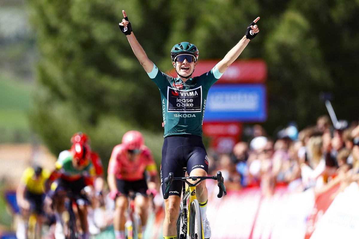 🐐🐐🐐🐐🐐🐐🐐🐐 𝙈 𝘼 𝙍 𝙄 𝘼 𝙉 𝙉 𝙀 🏆💚 The record-breaker: @marianne_vos - @visma_lab_women takes her 2nd stage win this year, and her 4th stage win overall in #LaVueltaFemenina, setting a new record for most stage wins! 🆕🚀 ¡Nuevo récord! Vos se…