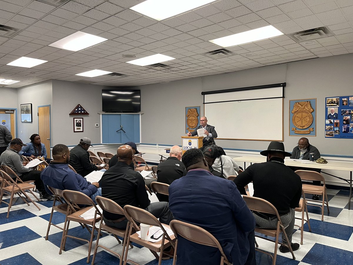 TRANSDEV TEAMSTERS MEET

Teamsters Local 25 proposal meeting this morning with Transdev members.
#teamsterslocal25 #newenglandteamsters #teamsters #transdev