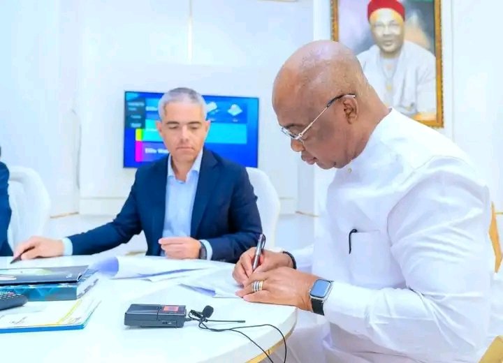 Hope Uzodimma Signs An MoU With Construction Company, Hassan Allan Holding And Punz Limited For Construction Of A 200-Room Imo Marriot Hotel In Owerri Within A 24-Month Time Frame. APC are here only but to steal, kill and destroy.