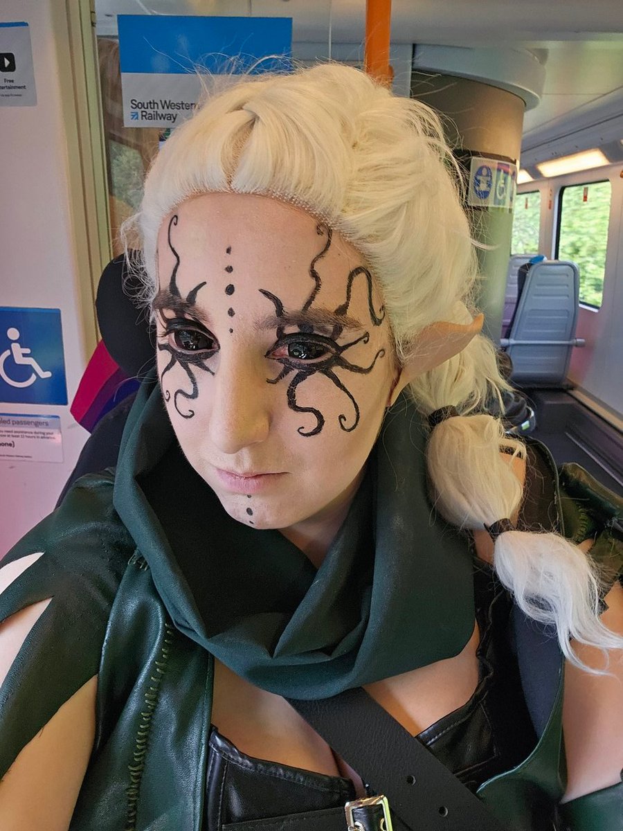 She Who Was (femme #HeWhoWas) on the way to the #GameMusicFestival #SymphonyOfTheRealms and will likely be in the area before the show so please feel free to say hi! Just let me know where you know me from, if it helps my chair has flags on the back too. #BG3 #cosplay #BG3Cosplay