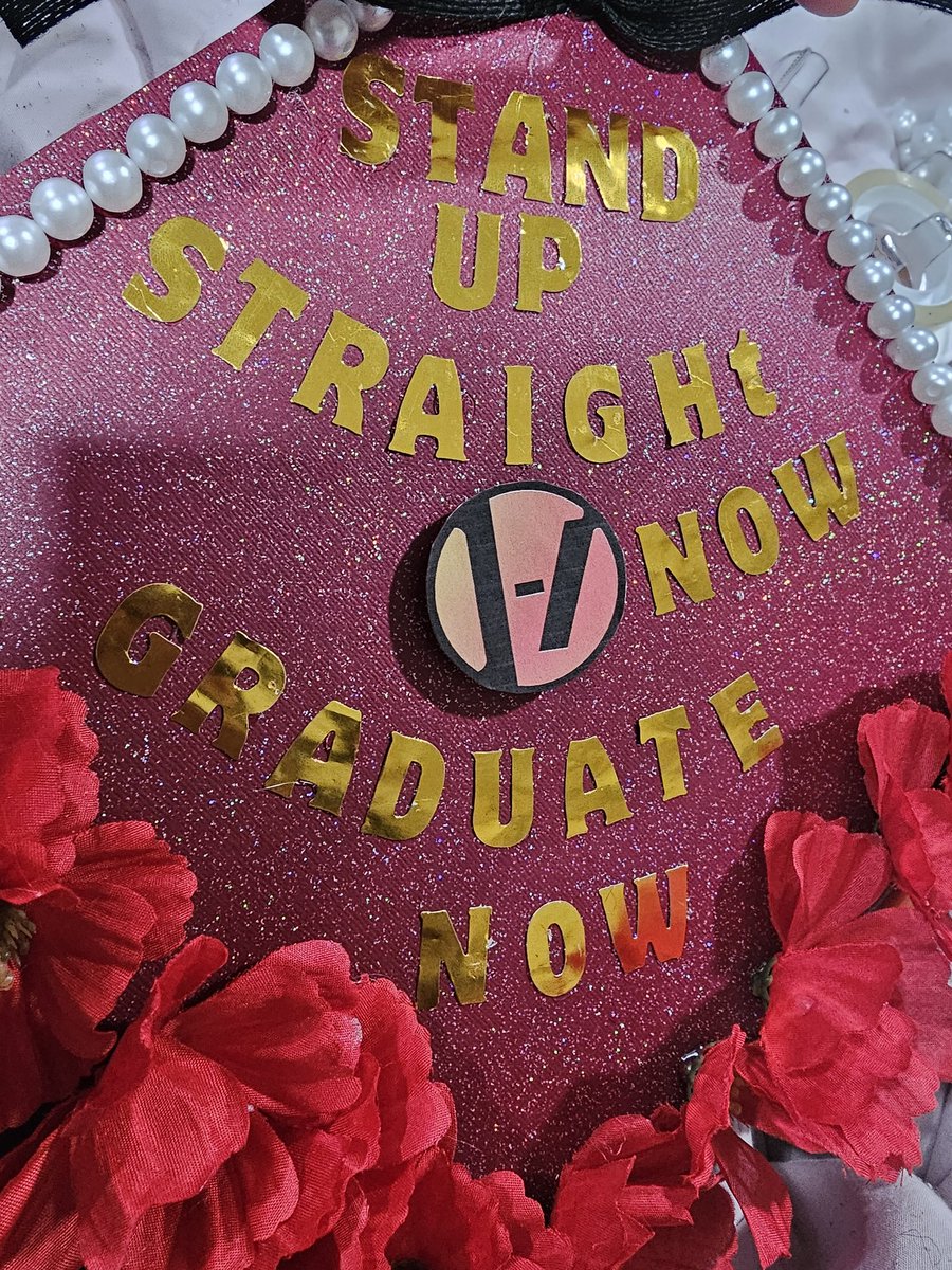 graduation cap reveal 🙂‍↕️🤞🏼 
.
#twentyonepilots #cliqueart #tylerjoseph #joshuadun #nextsemester  @tylerrjoseph @joshuadun @twentyonepilots