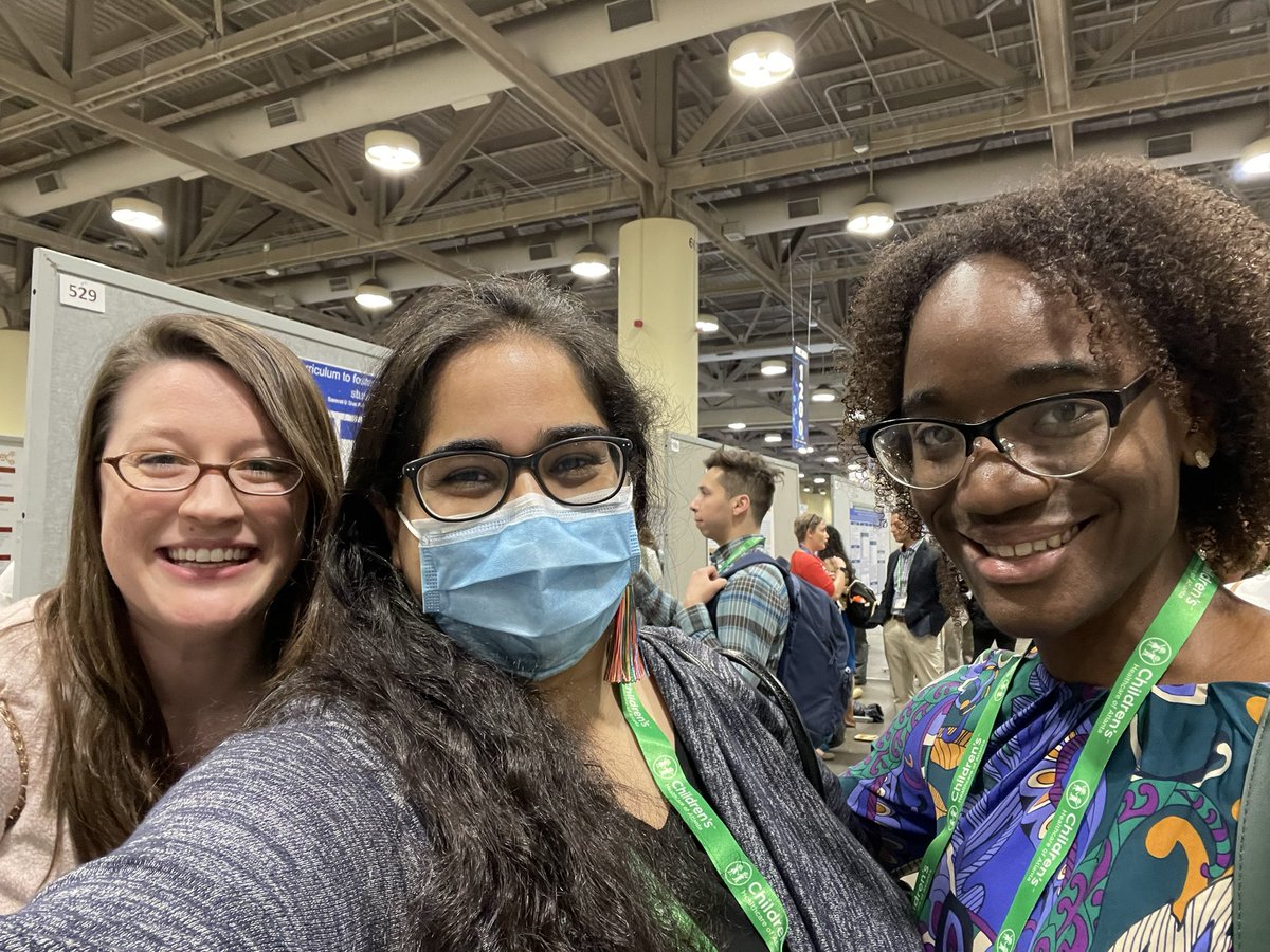 Had to join the #PAS2024selfie challenge for this mini-residency reunion! Thanks @WashU_NICU for inspiring so many of us to go into neonatology! @PASMeeting #PAS2024 @WomenNeo