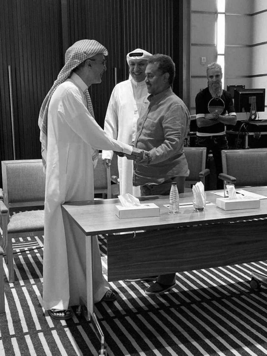 saudipopular's tweet photo. معاد للشعار بدرٍ بلياك 
غريق نورك ماسعى للنجاتي

#بدر_بن_عبدالمحسن https://t.co/DVezwbuqdo