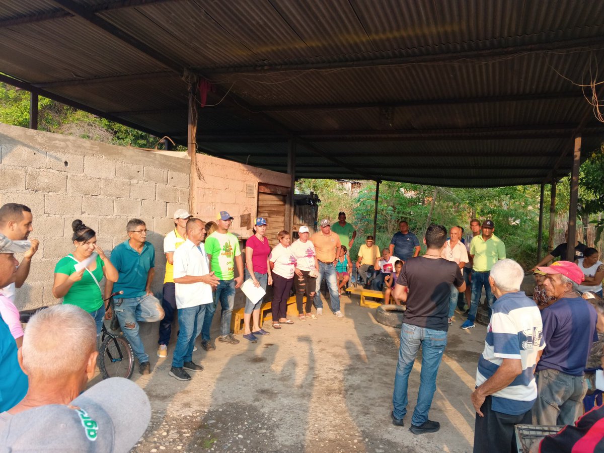 PortuConVzla's tweet image. Asamblea de ciudadanos 🗣️

En la prolongación “Libertador” del municipio #SanRafaelDeOnoto seguimos organizando los 600k y los @comanditosvzla para garantizar la victoria electoral el #28Jul 🇻🇪🗳️.

¡Con María Corina y Edmundo #HastaElFinal !