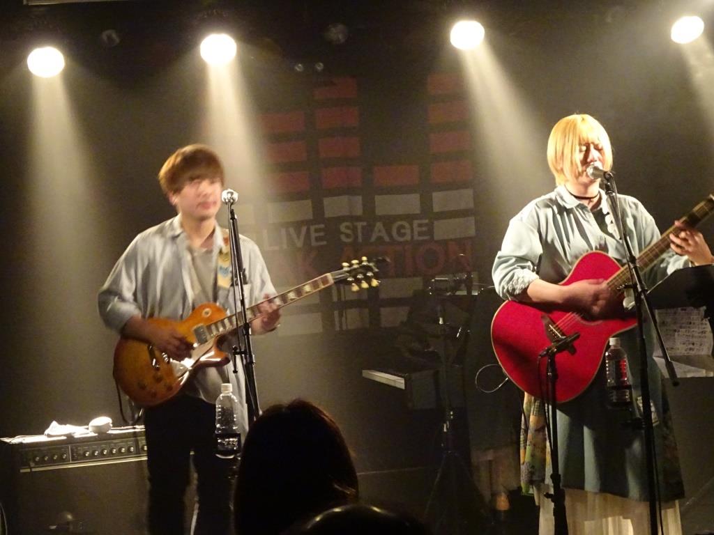 tsukasa_0720's tweet image. 本日こちら、でした。昨日のバンド編に引けを取らない弾き語り編、まさしく「どうにかなってしまいそう」(見た人はわかる)なライブだった。楽しいライブでした、ありがとうございました。写真撮影可だったので掲出いたします。 #金髪フェス #peakaction #ZBZBZ #チョモlaラテ #涙目FeReEt #KYOKO