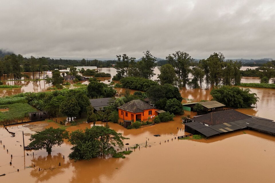 Trasladamos nuestras condolencias al Gobierno y a familiares de las víctimas por las severas inundaciones en Río Grande del Sur. Toda nuestra solidaridad al Gobierno y pueblo de #Brasil.