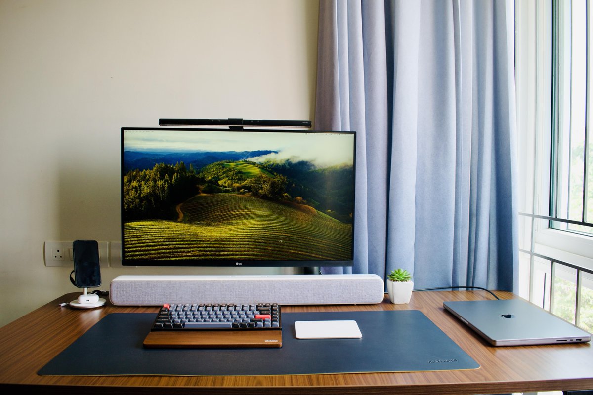 Check out the clean coding setup showcasing the K2 Pro: a wireless custom keyboard alongside a trackpad. Yes, we can get a better life. 😎 📸by u/_codingdash_ (reddit) #KeychronK2Pro #Keychron #keyboard #customkeyboard #mechanicalkeyboard #wirelesskeyboard #cooltech