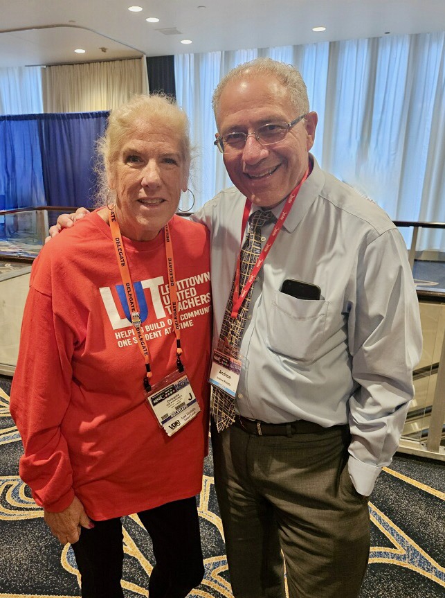 Great photo! @theLUT Middle Schools VP Lee Gardner and NYSUT Past President @AndyPallotta at the #nysutra #UnionStrong @nysut