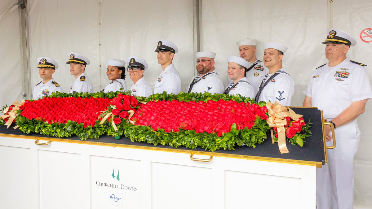 The garland of roses for the 150th Kentucky Derby has arrived at @ChurchillDowns 🌹 #KyDerby | @kroger