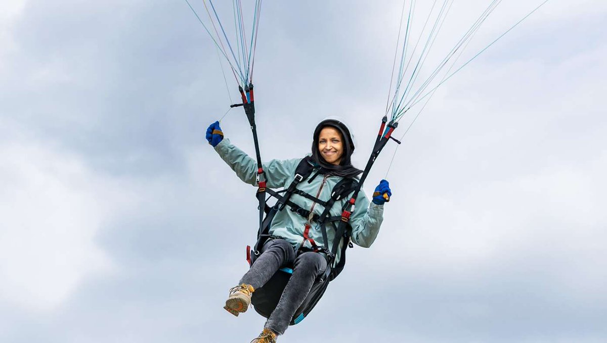 Ilhan Omar Paraglides Into Columbia Campus To Lead Protests buff.ly/3UfXabf