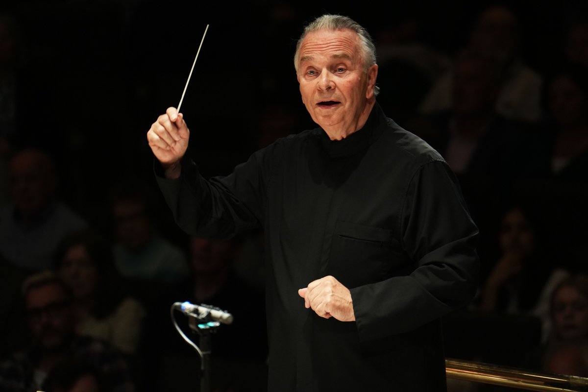 🎵 Sir Mark Elder Conducts the Enigma Variations 🎵 Join us next month as Sir Mark takes us on one of his last musical journey's as Music Director of the Hallé. 📌 15/16/19 May 🎫 bit.ly/HalleEnigma0524