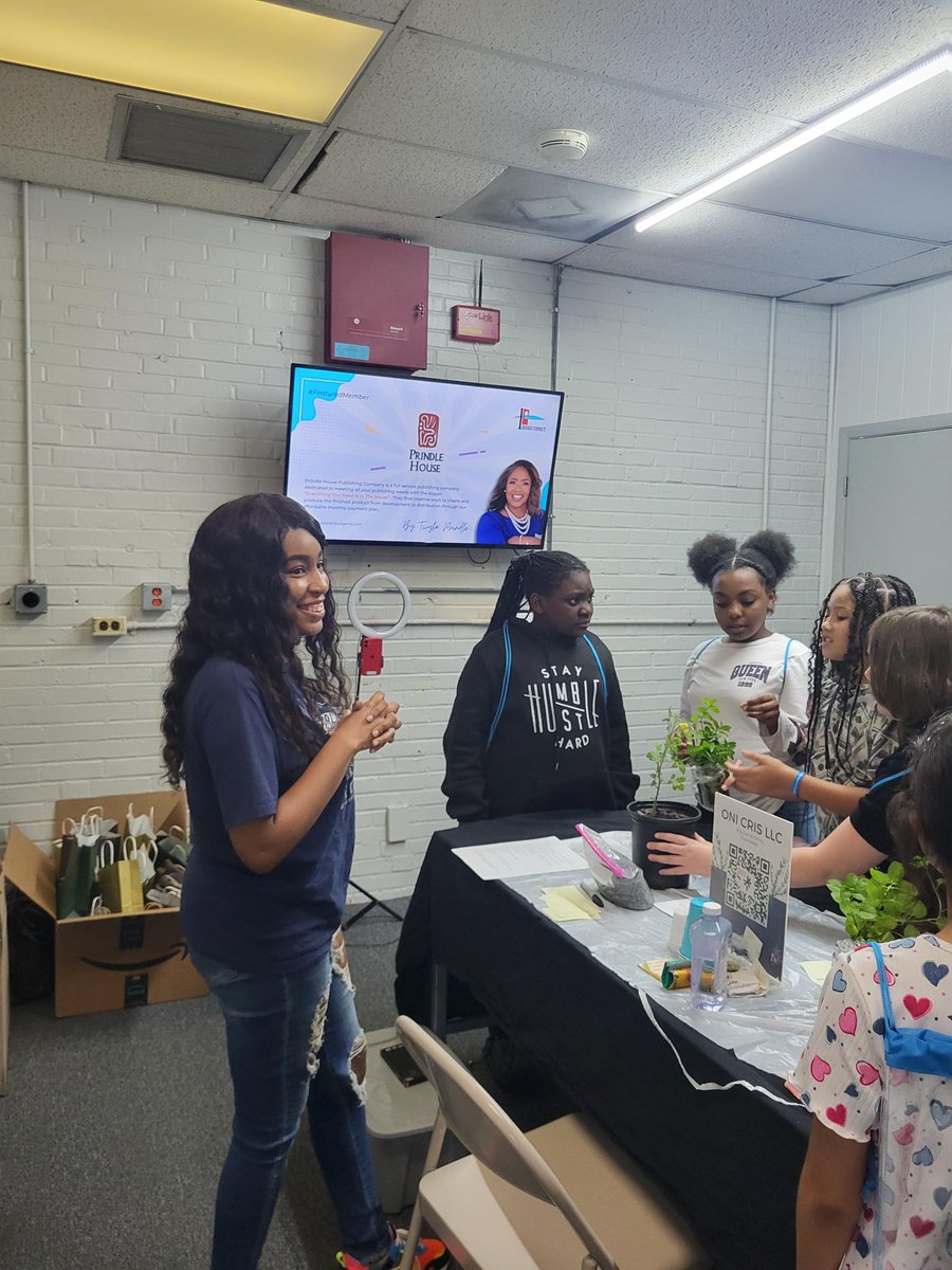 Our Kash Kids lit up with excitement when they spotted their mentor's picture on the screen during Money Makers In Training rotations! Seeing themselves represented inspires dreams and ignites passion for financial literacy. #KashKids #FinancialLiteracy #EmpoweringYouth