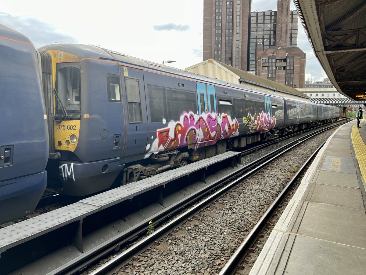 375602 at #WaterlooEast heading to #CharingCross #class375 4/5/24