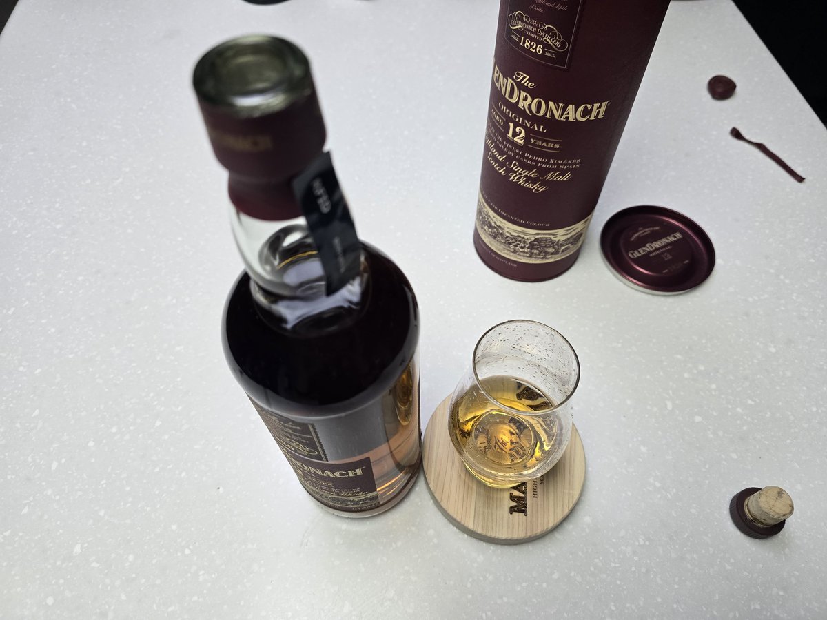 혼술...
3개월 만에 마셔보는 데일리...