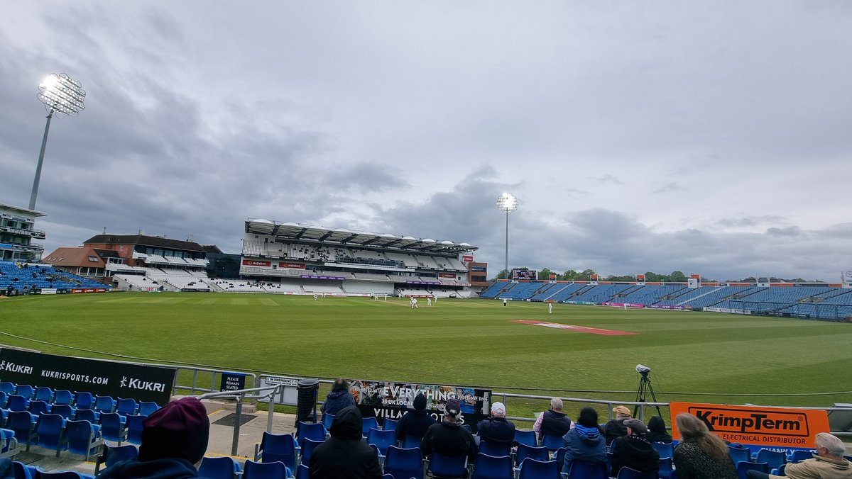 Another dull day at Headingley.......lovely!