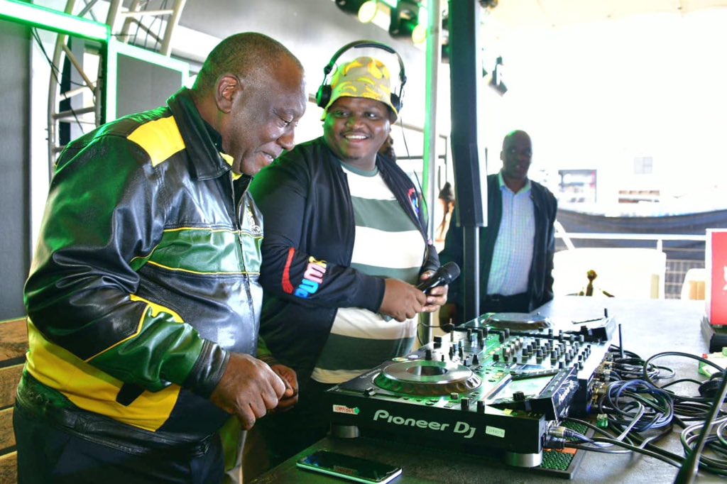 DJ Ramza in the house. 🎵🎤⚫🟢🟡

📍Cape Town, Western Cape 

#VoteANC2024