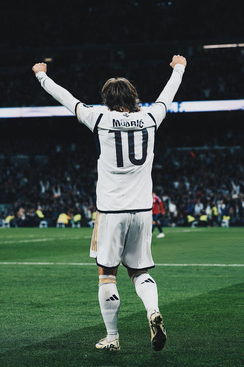 Santiago Bernabéu was chanting Luka Modrić's name during the first half. 🤍