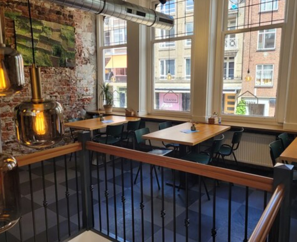 aan de #Oosterstraat 55 in #Groningen is jouw adres voor een heerlijke #lunch en #maaltijden. Voor hier, onderweg of thuis koeskas.nl MOI EEM #KOESKAS <a href="/carolieweg/">Carolieweg Groningen</a> #Eetwinkel <a href="/koeskas/">Eetwinkel Koeskas</a>