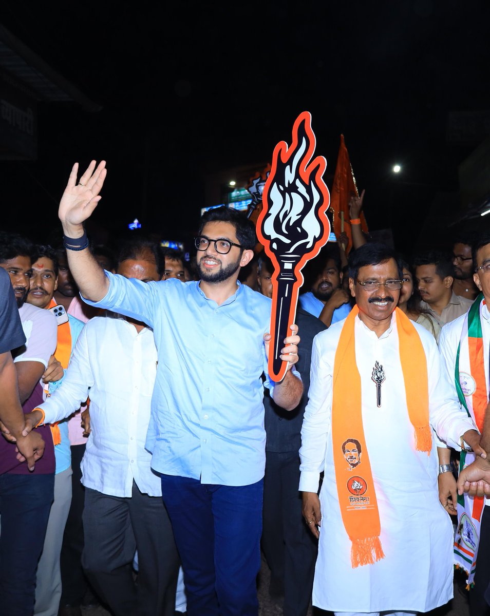 Aaditya Thackeray (@authackeray) on Twitter photo महाविकास आघाडीचे रत्नागिरी सिंधुदुर्ग लोकसभेचे उमेदवार <a href="/Vinayakrauts/">VinayakRaut_Official</a> जी ह्यांच्या प्रचारार्थ कुडाळ शहरातील बाजारपेठेतून काढण्यात आलेल्या रॅलीत सहभागी झालो. महाविकास आघाडीचे रत्नागिरी सिंधुदुर्ग लोकसभेचे उमेदवार <a href="/Vinayakrauts/">VinayakRaut_Official</a> जी ह्यांच्या प्रचारार्थ कुडाळ शहरातील बाजारपेठेतून काढण्यात आलेल्या रॅलीत सहभागी झालो.