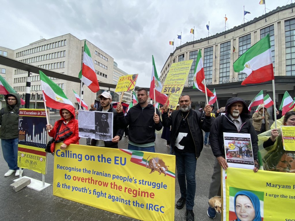 Today's rally in Brussels in front of Central Station: our rally in solidarity with Iranian women's struggles and also the execution of #Tomaj_Salehi and political prisoners.
#BlacklistIRGC
#IRGCterrorists