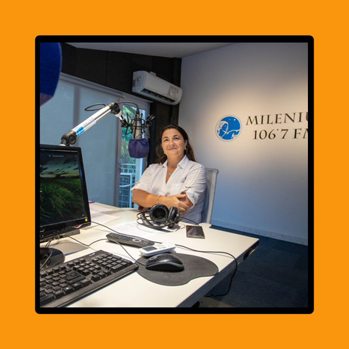 Vocación x Periodismo (@vocacionxperiod) on Twitter photo 📌 SÁBADO 15 H - <a href="/fmmilenium/">FM Milenium 106.7</a>
👉Arranca #ElLunesPuedeEsperar, con la conducción de <a href="/lolarodriguez/">María Lorena Rodríguez</a>
✅Nos visita en el estudio Federico Vacalabre, profesor en la Universidad del CEMA, consultor económico.
📻 FM 106.7 📌 SÁBADO 15 H - <a href="/fmmilenium/">FM Milenium 106.7</a>
👉Arranca #ElLunesPuedeEsperar, con la conducción de <a href="/lolarodriguez/">María Lorena Rodríguez</a>
✅Nos visita en el estudio Federico Vacalabre, profesor en la Universidad del CEMA, consultor económico.
📻 FM 106.7