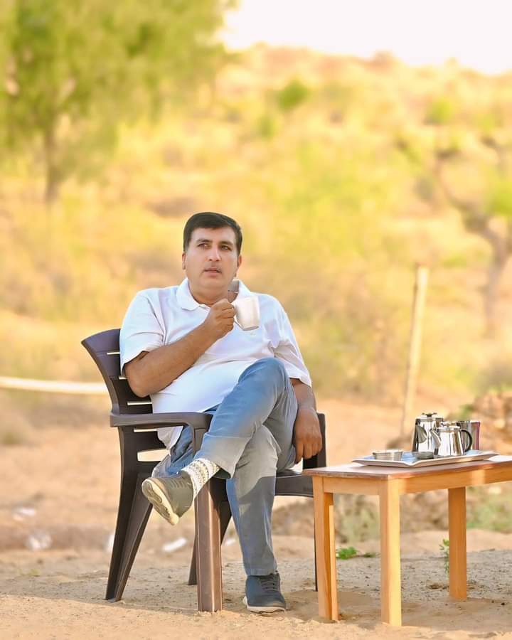 #थार_की_अपणायत

राजनीति अपनी जगह लेकिन सामाजिक जिम्मेदारी और नासमझ लोगों को समझदारी भरा संदेश विरले ही लोग देते हैं धन्यवाद <a href="/Barmer_Harish/">Harish Chaudhary</a>