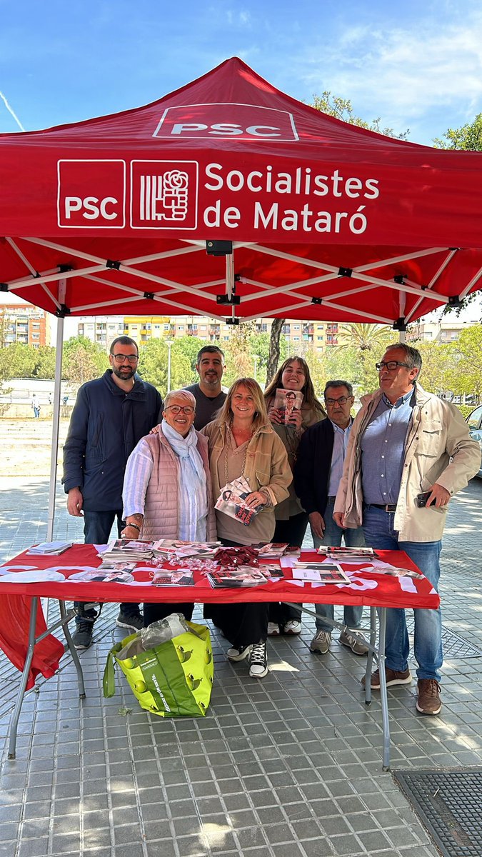 Carpa a Mataró amb el secretari d’organització del PSC Mataró, Carlos García, i regidors/es socialistes.
@pscmataro 
#ForçaPerGovernar #IllaPresident #VotaPSC