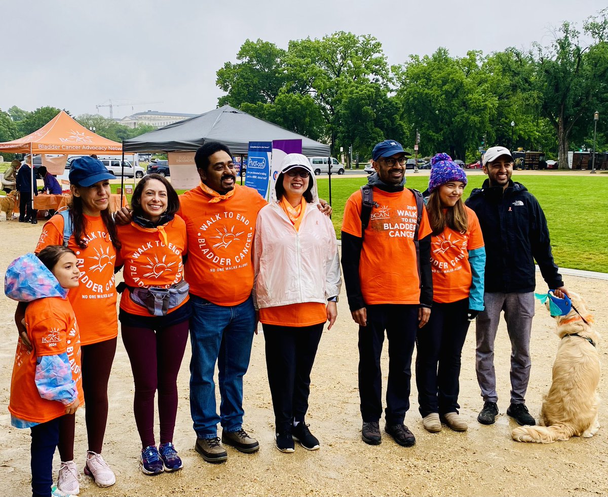 apolo_andrea's tweet photo. Great #BCAN @BladderCancerUS walk today in the DC with family, 🐕, friends, colleagues, and patients. #NoOneWalksAlone  #BladderCancer #UrothelialCarcinoma
#BladderCancerResearch Team 
@DrAndreKydd @SaadAtiq24 @EliasChandran @prokuninaolsson @RoufDr @PChoyke @GUMDROPtrials https://t.co/pPZoKajAtF