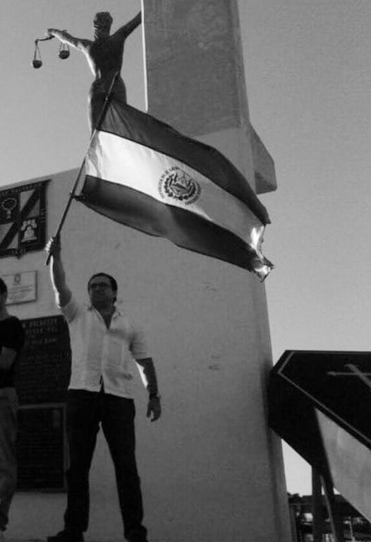 #LoÚltimo 
Esta mañana se conoció del sensible fallecimiento del destacado abogado <a href="/MaxMojica/">Max Mojica</a> 
Desde la redacción de El Liberal enviamos nuestras condolencias a sus familiares y amigos.