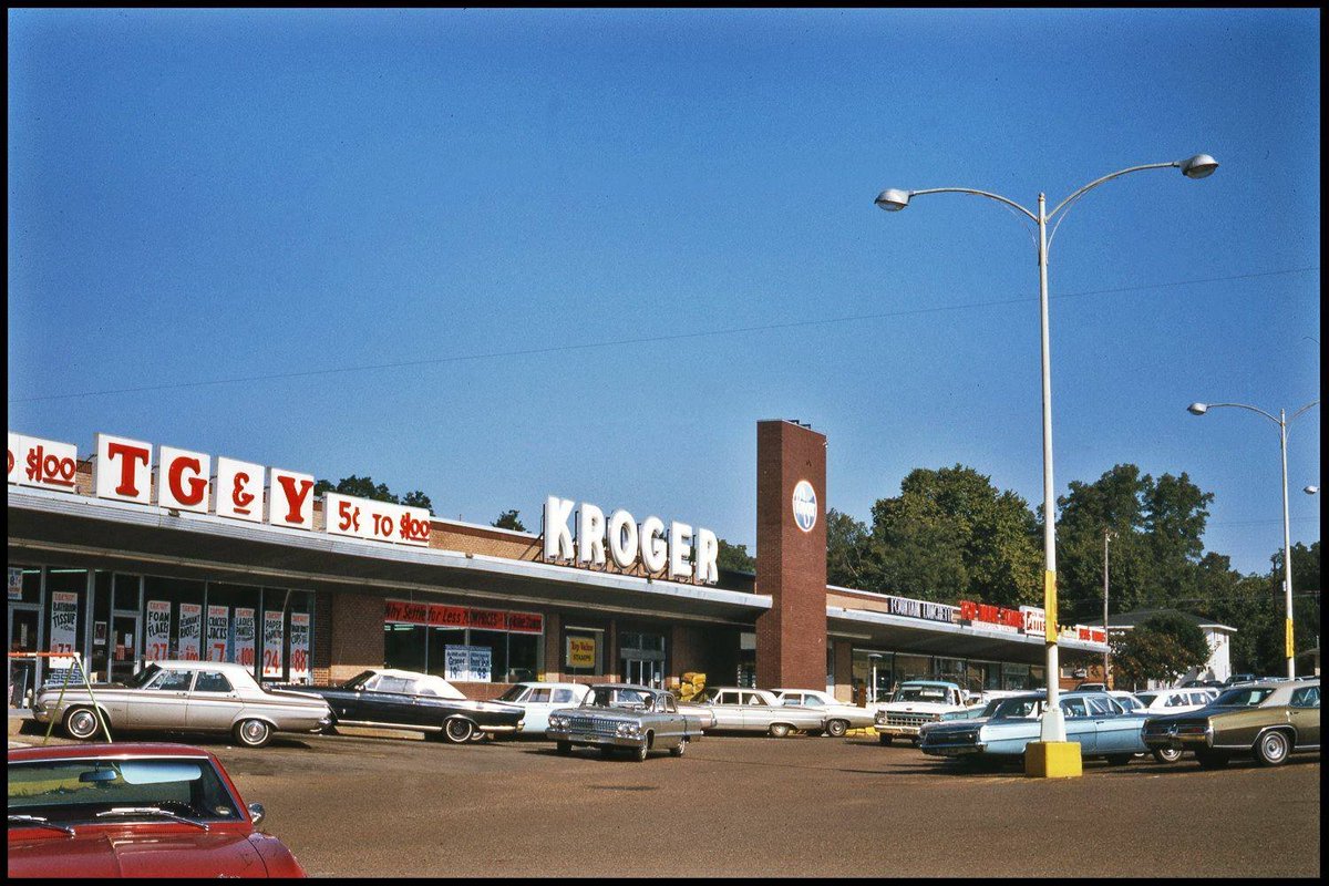 The T.G.&Y. store and Kroger grocery store in Palestine, 1970. Who remember's T.G.& Y.? There was one in Temple for awhile, I remember. This photo comes from the collection of the Palestine Public Library via the Portal to Texas History.
