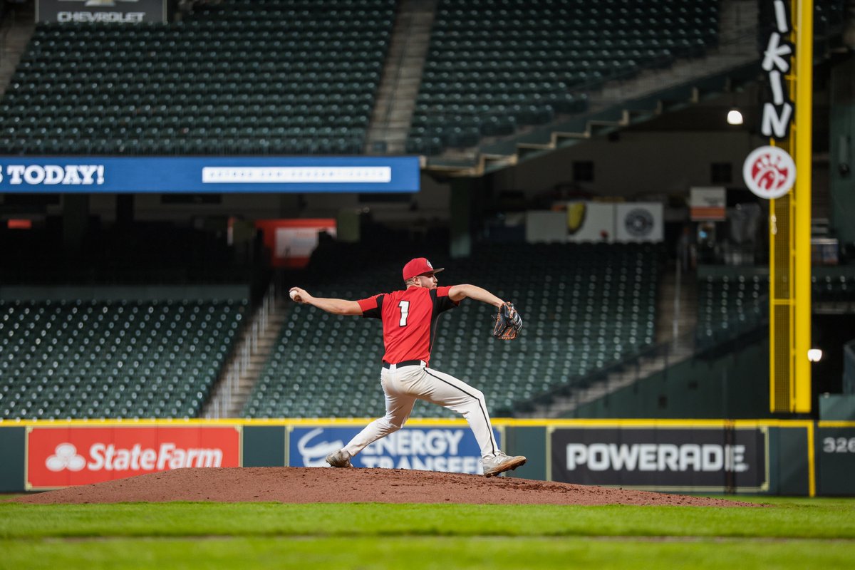 𝗧𝗛𝗔𝗡𝗞 𝗬𝗢𝗨 𝗦𝗘𝗡𝗜𝗢𝗥𝗦 👏

A two-year member of the Huskies who has joined the starting rotation this season with loads of success! Thank you, <a href="/PaytonVanbeck/">Payton VanBeck</a>! 🙌

#Huskyland ⚾️