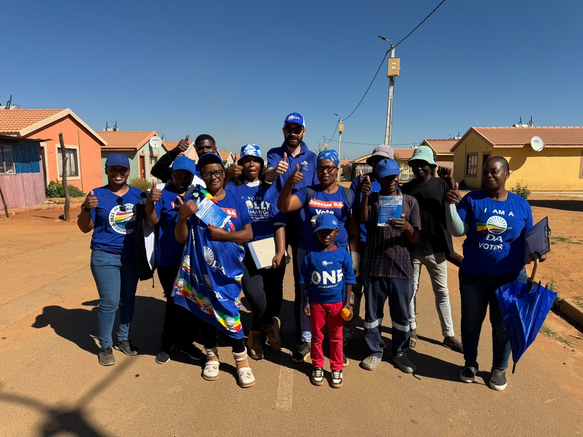 💙 The DA is painting South Africa blue this Saturday. We are edging closer to 29 May, the day where you hold the power to #RescueSA and vote DA. In this election, the stakes are too high to stay home. This is why we are out spreading the DA's message of hope and prosperity. 🇿🇦