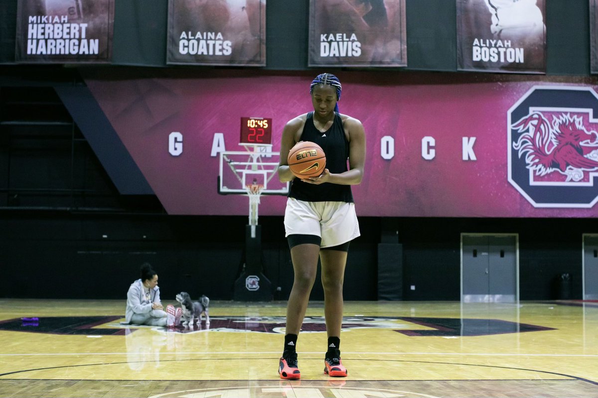 The best to ever do it🫶🏾 so blessed to have you in my life!! Happy Birthday Coach and have the best day. Love you🫶🏾 @dawnstaley