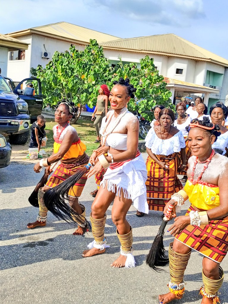 My neighbor is getting married. Live and Direct at the Tradition marriage of Actress Wofai Fada She is glowing🔥🔥🔥 Picture taken by me☺️