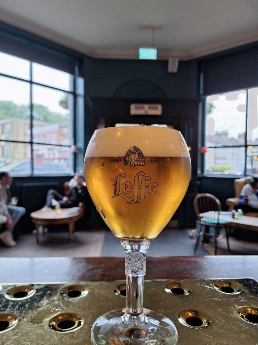 There’s a new blonde beer in town 🌟 
Leffe has made it to The Station 🚉 🍺 !! 

#newbeer #leffe #joinus #hithergreen #localpub #leffeblonde