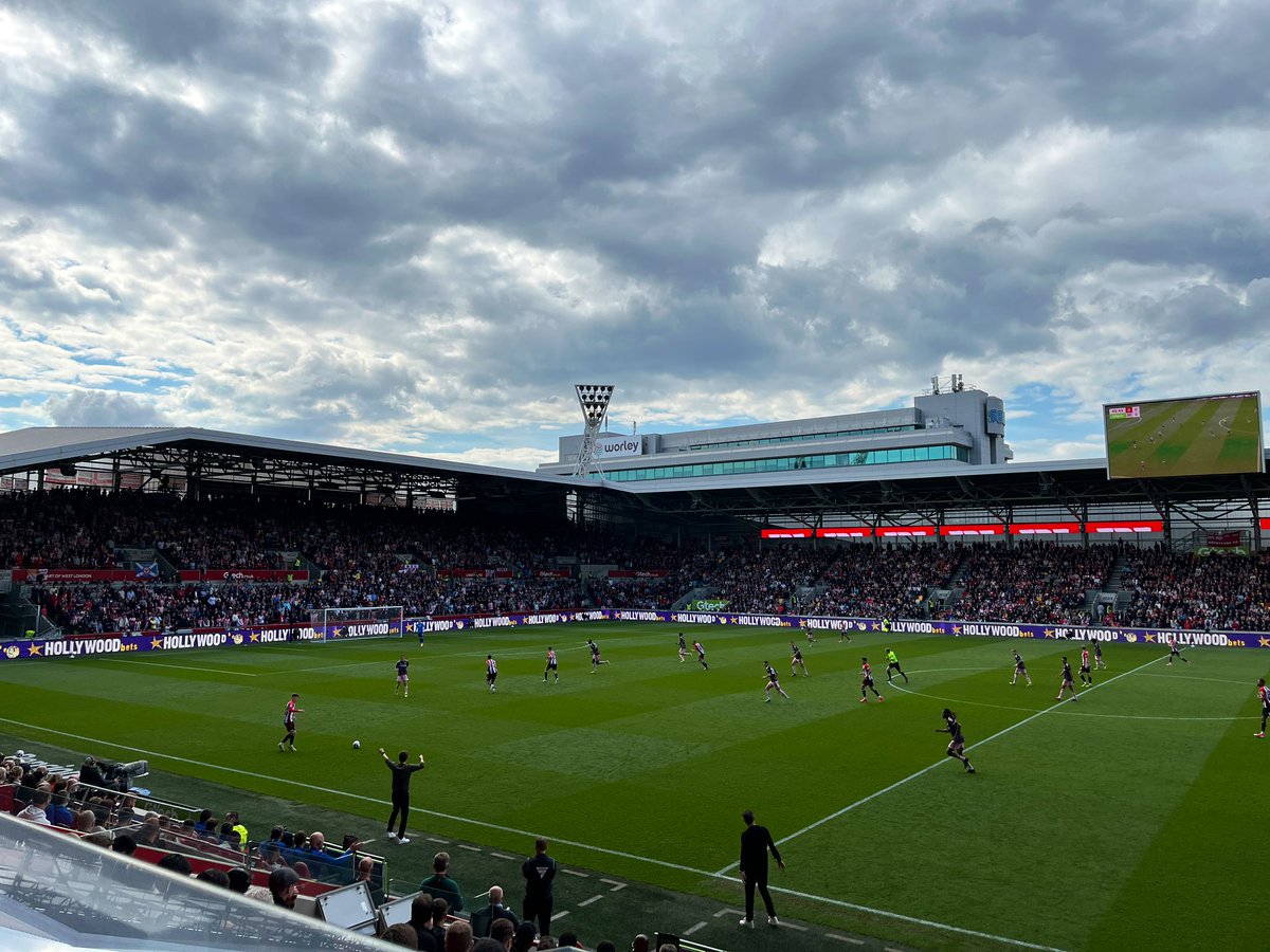 A little statistical quirk today at Brentford…

17,090 in attendance of which 1709 are from Fulham.

Is this the first time in Premier League history there’s been EXACTLY one away fan for every 10 home fans?