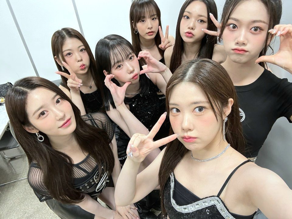 SunU0320's tweet photo. Really really love you girls forever 😭💗💗

#2gether_With_CLASSy
#이_봄도_클라씨_사랑하자
@M25_CLASSy https://t.co/Nryxd5rFmU