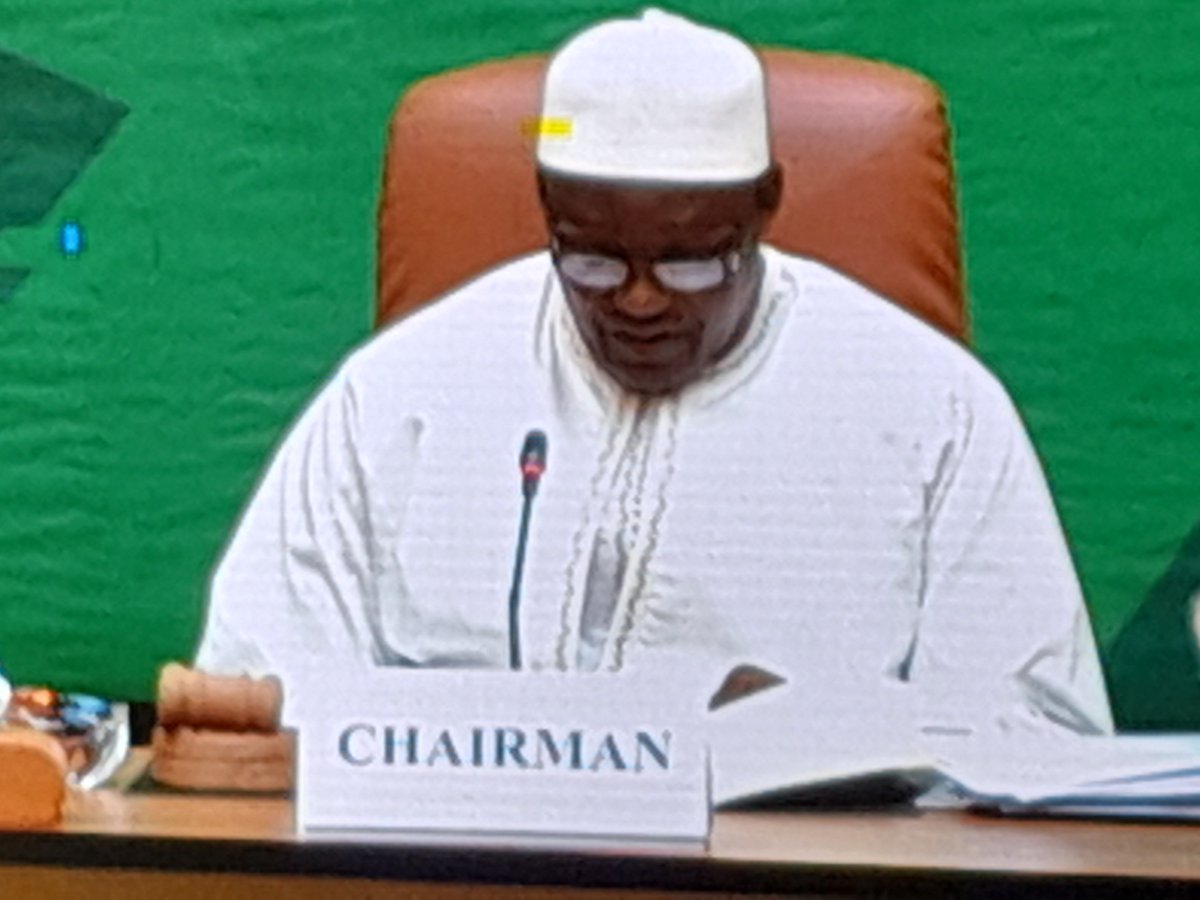Barrow: Como Presidente de la República de Gambia, y Presidente de la #OCI durante los próximos tres años, nos comprometemos a promover la unidad, la solidaridad y el desarrollo sostenible dentro del mundo islámico. #OCIBanjulSummit